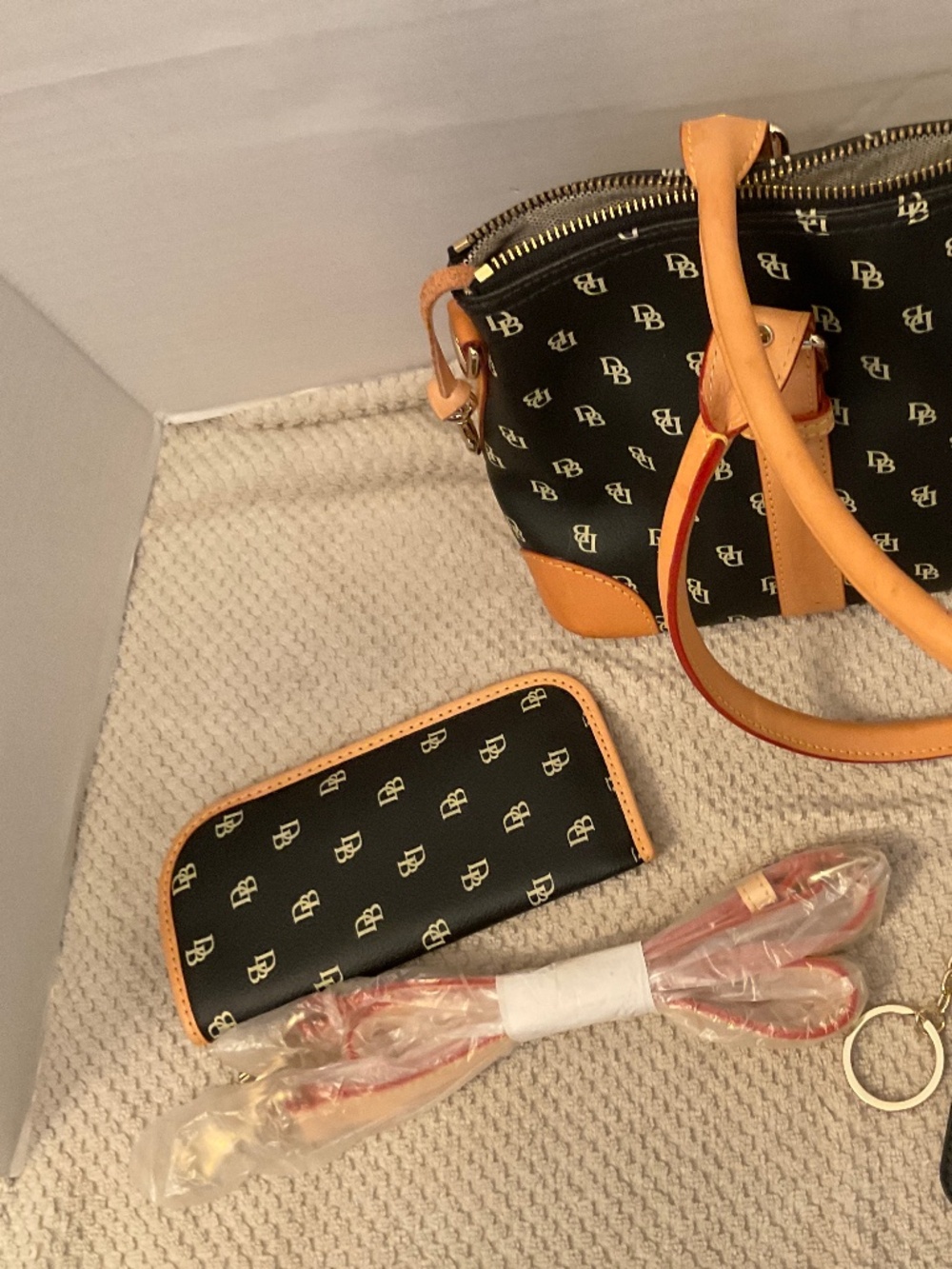 NWOT Dooney&Bourke Signature Satchel Four piece set - Picture 2 of 13